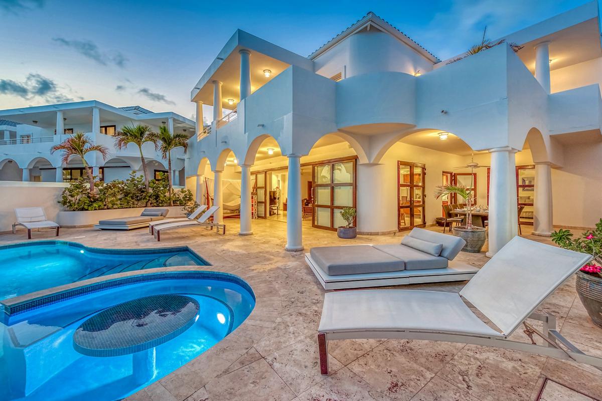 Pool Villa rental St Martin - Night view